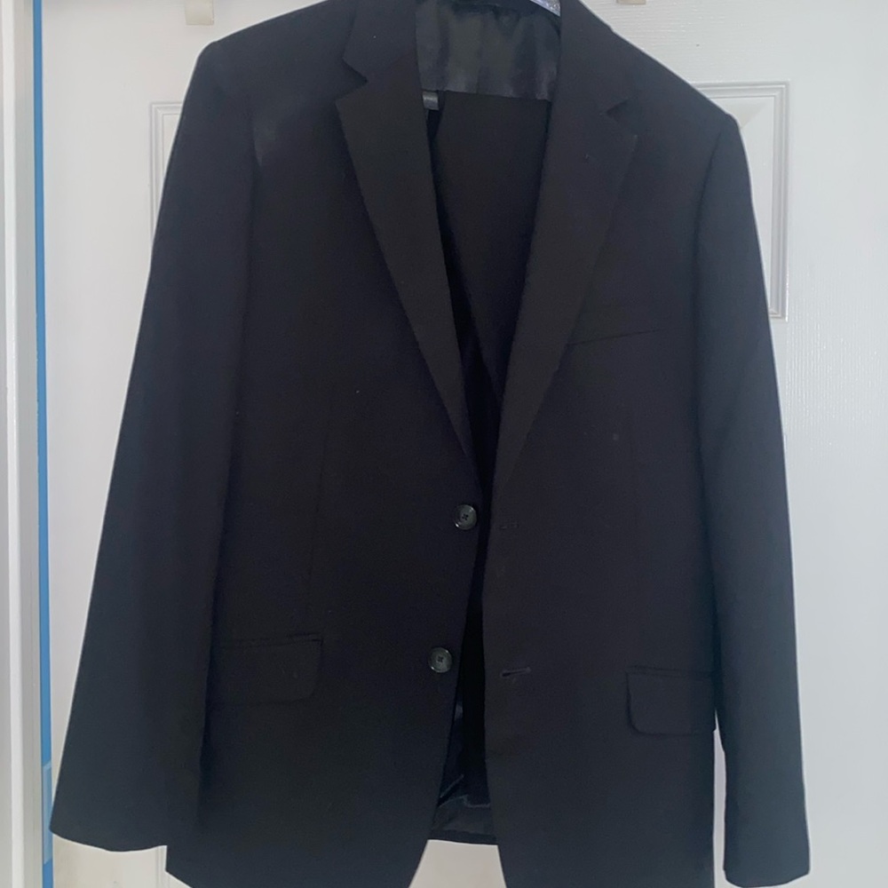 Apt 9 brand suit and pants in black. Men's suit.